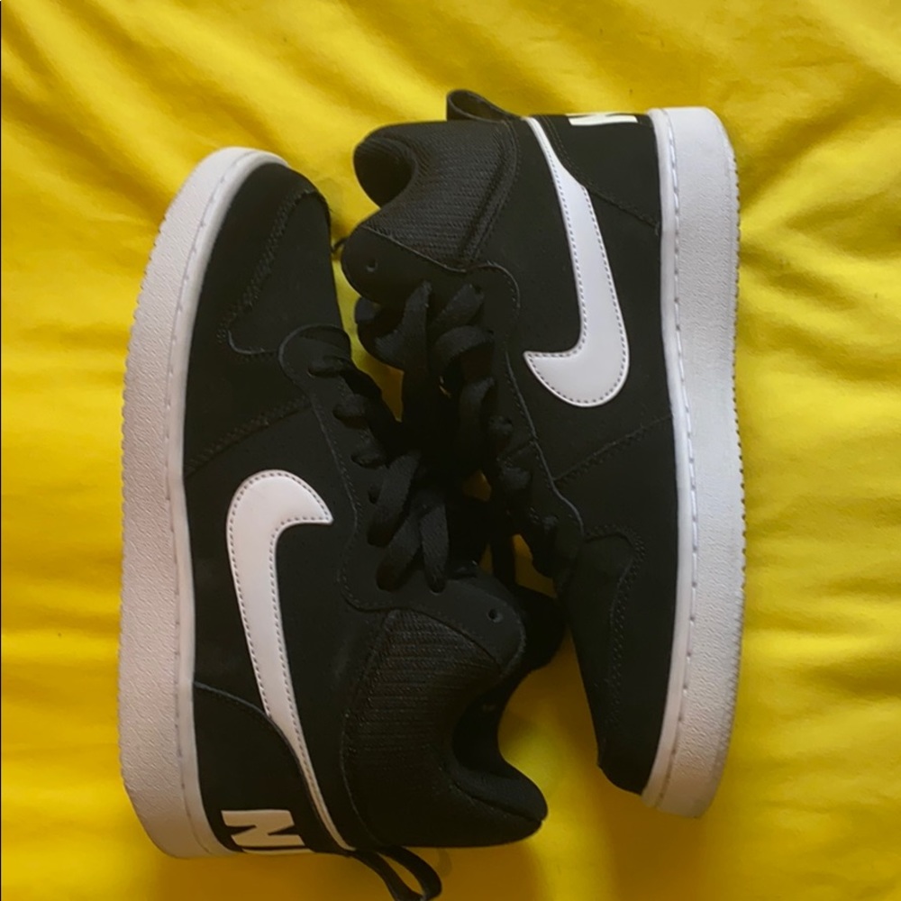 Nike court borough mid
